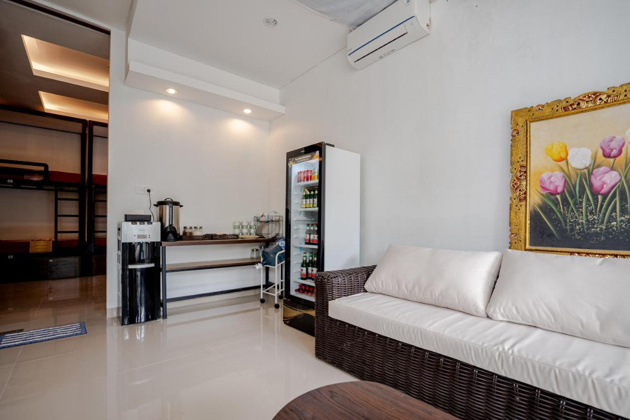 The Moon Hostel Batununggul 外观 照片