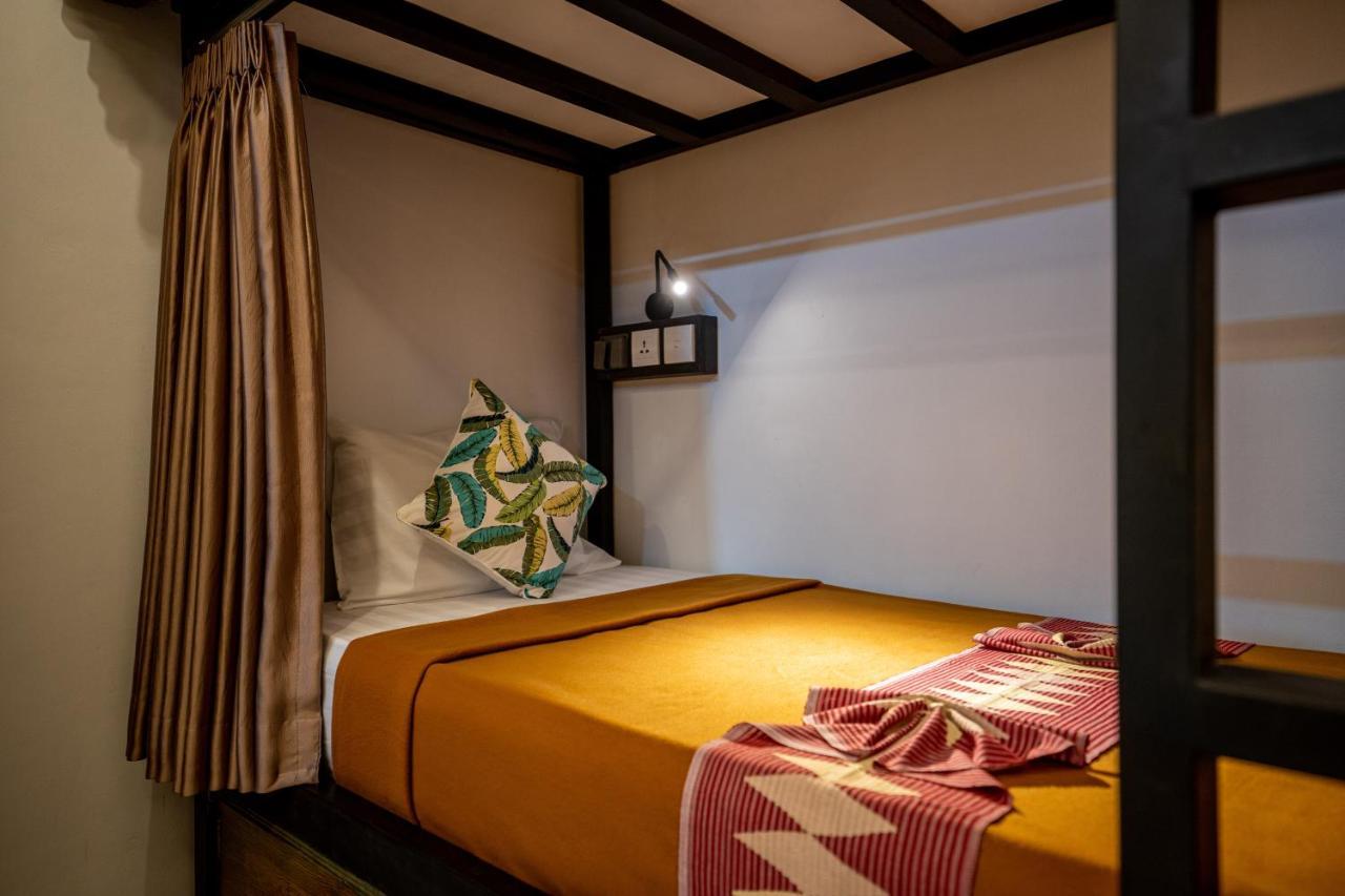 The Moon Hostel Batununggul 外观 照片